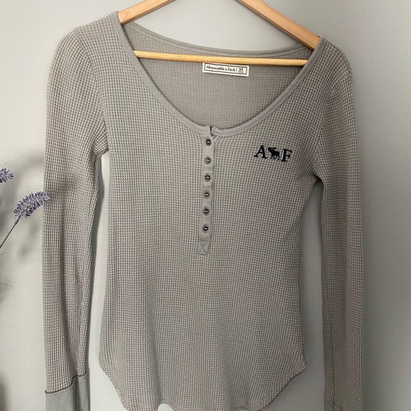 Abercrombie & Fitch Tops - Gray Abercrombie & Fitch long sleeve